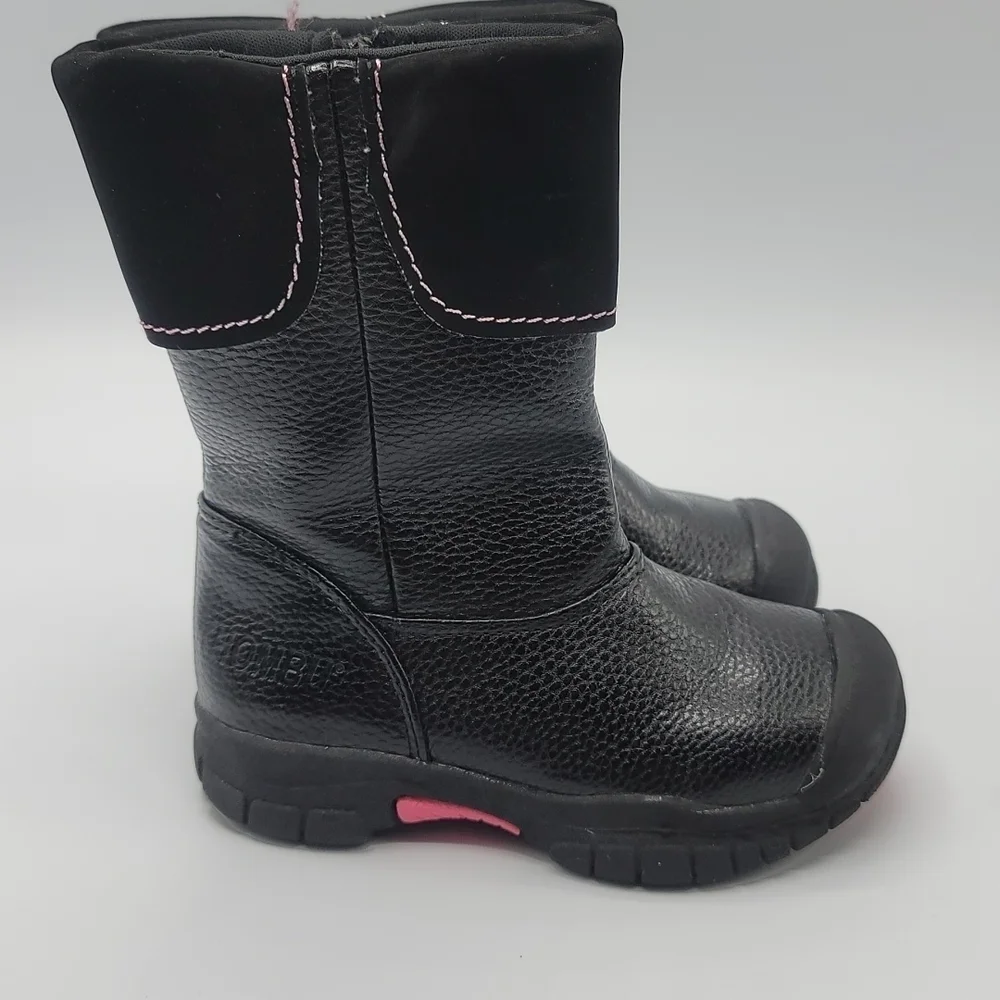 Khombu girls boots size 8 color black and pink